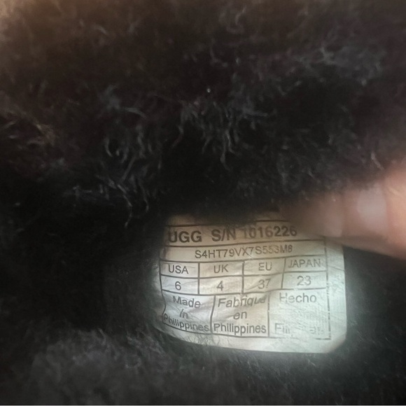 UGG BAILEY BUTTON 1016226 WOMAN’S BOOTS 100% AUTHENTIC BLACK SIZE 6 - Picture 8 of 10